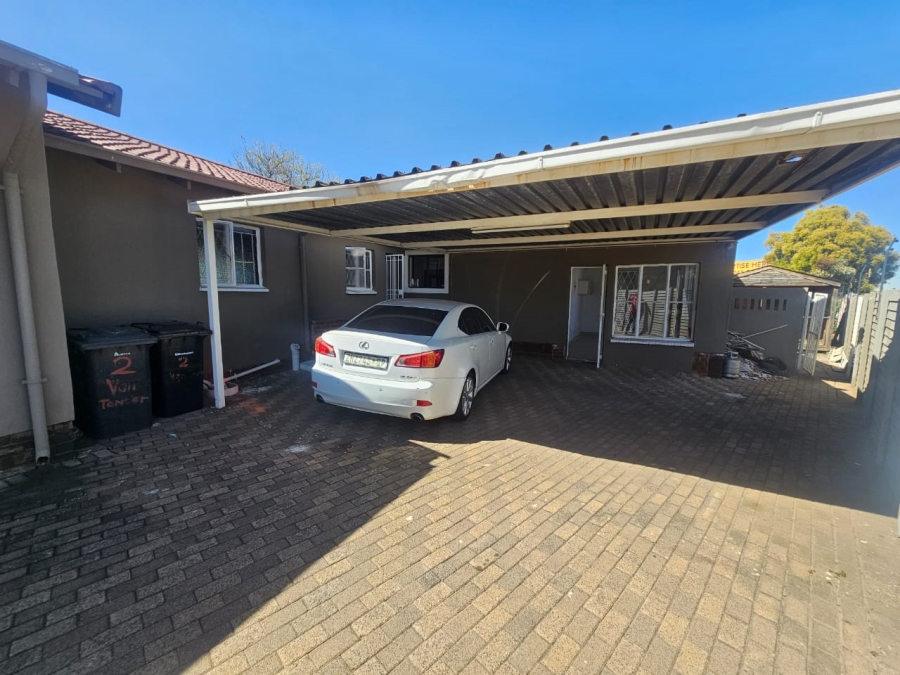 4 Bedroom Property for Sale in Verwoerdpark Gauteng