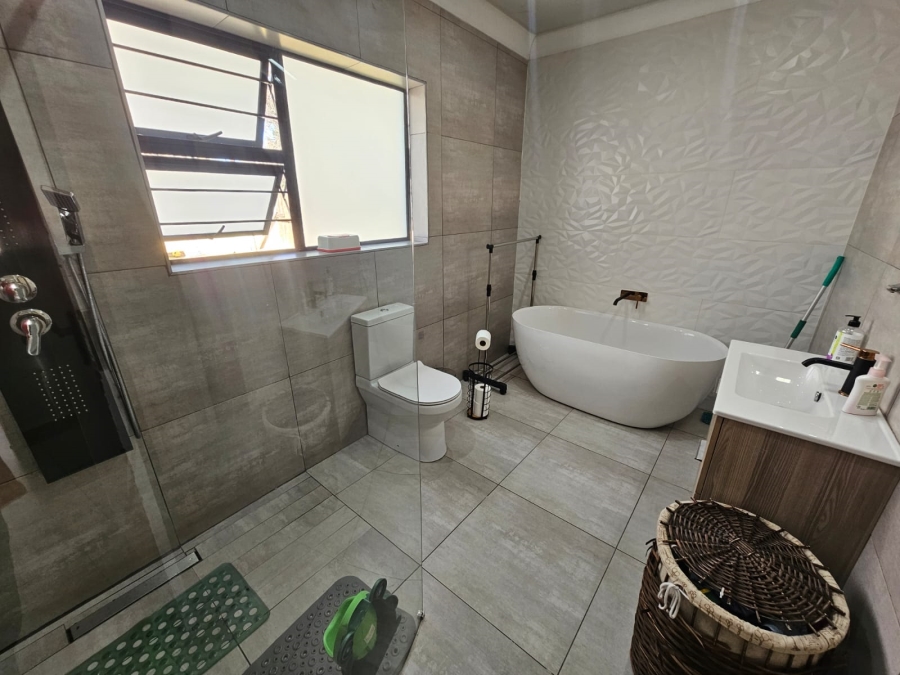 3 Bedroom Property for Sale in Raceview Gauteng