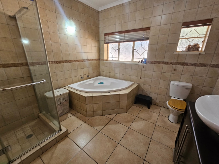 3 Bedroom Property for Sale in New Redruth Gauteng