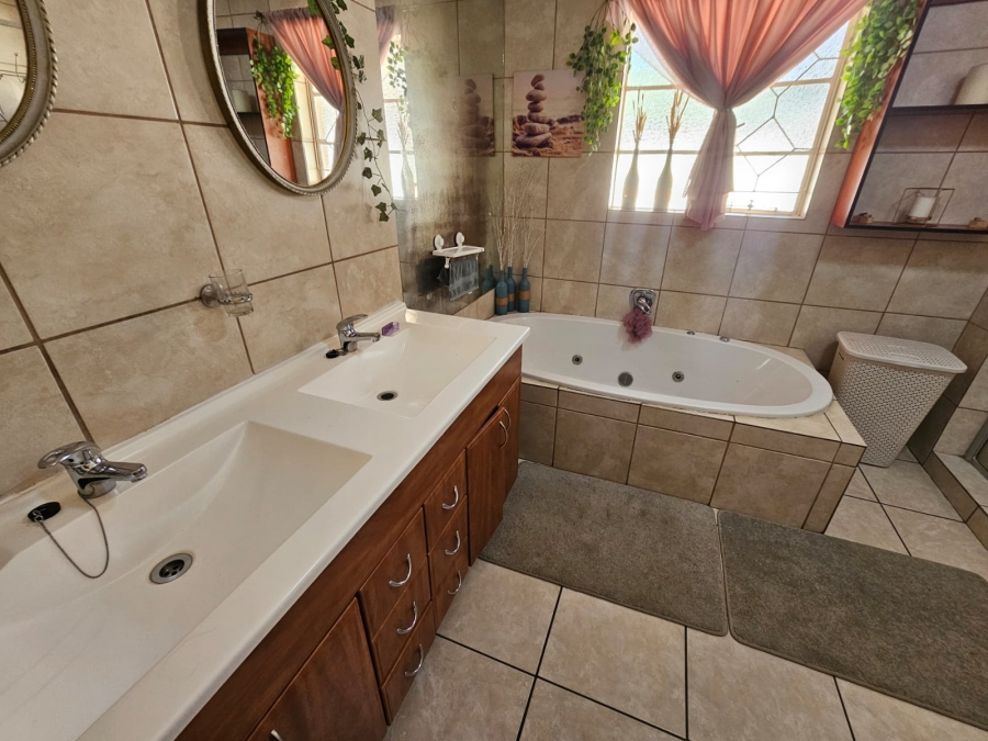 3 Bedroom Property for Sale in New Redruth Gauteng