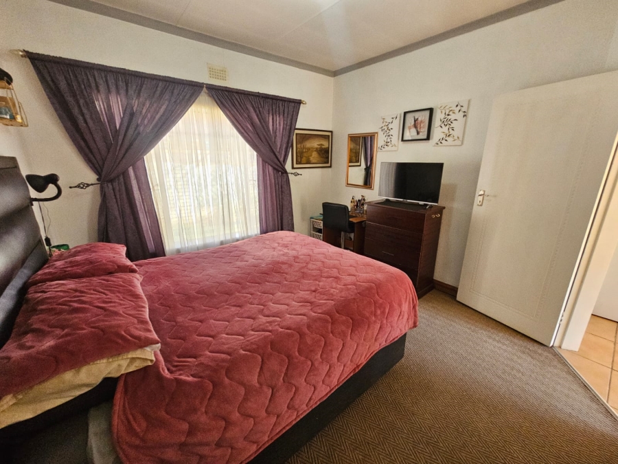 3 Bedroom Property for Sale in New Redruth Gauteng