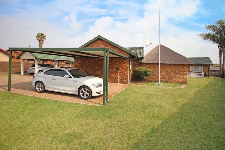 3 Bedroom Property for Sale in Isandovale Gauteng