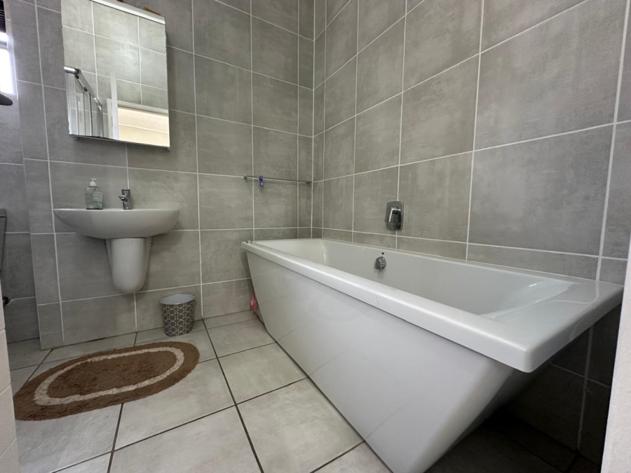 To Let 1 Bedroom Property for Rent in Linbro Park Gauteng