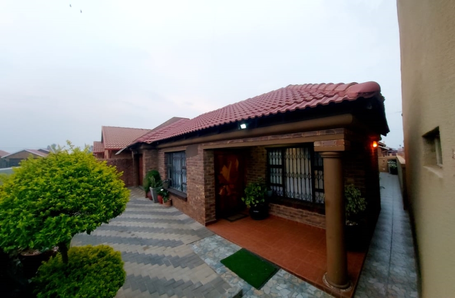 3 Bedroom Property for Sale in Daveyton Gauteng
