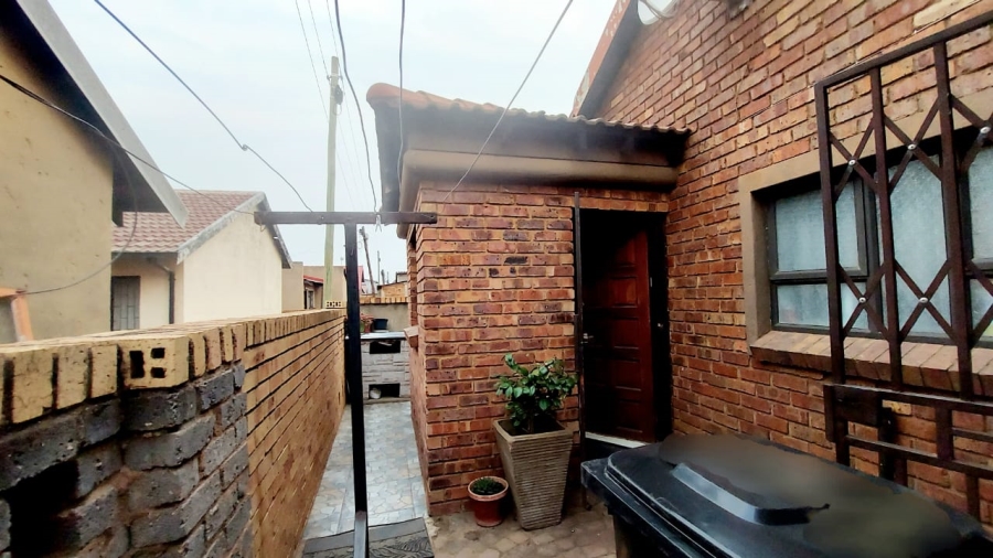 3 Bedroom Property for Sale in Daveyton Gauteng