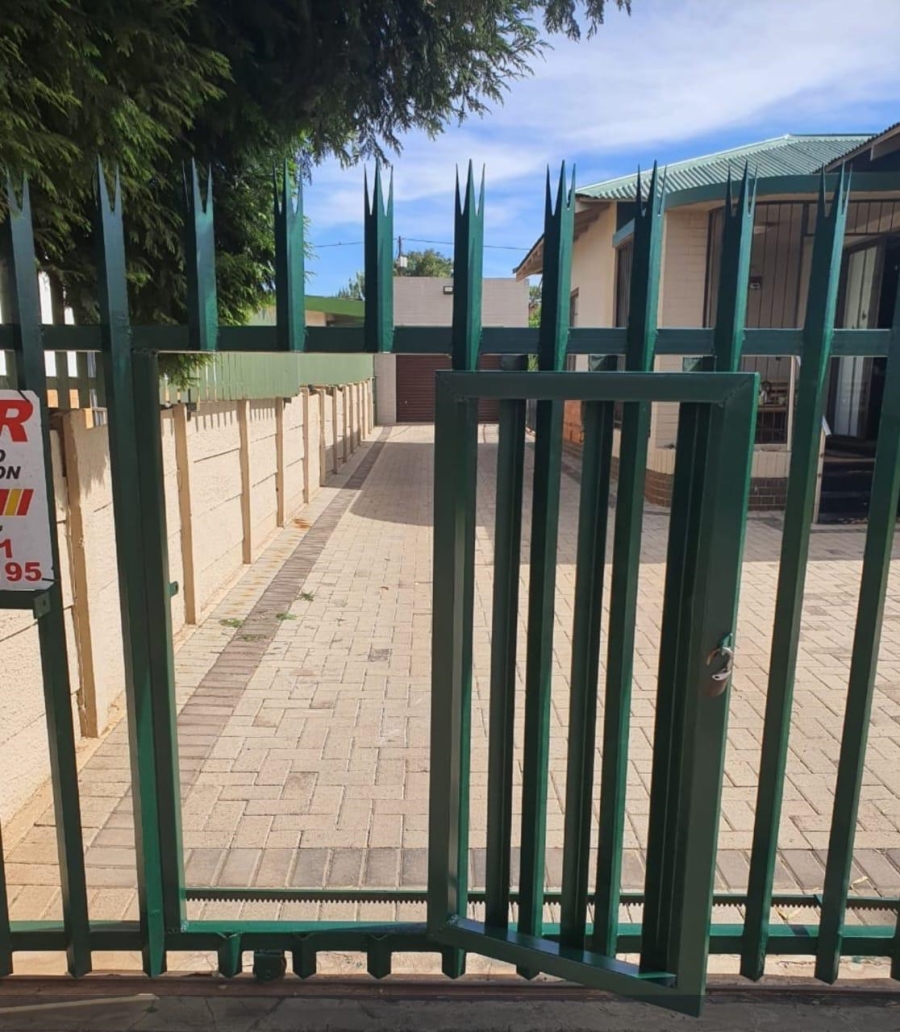 To Let 3 Bedroom Property for Rent in Randgate Gauteng