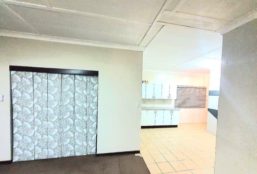 To Let 3 Bedroom Property for Rent in Randgate Gauteng