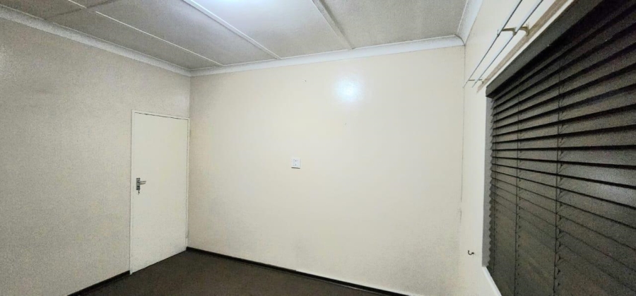 To Let 3 Bedroom Property for Rent in Randgate Gauteng