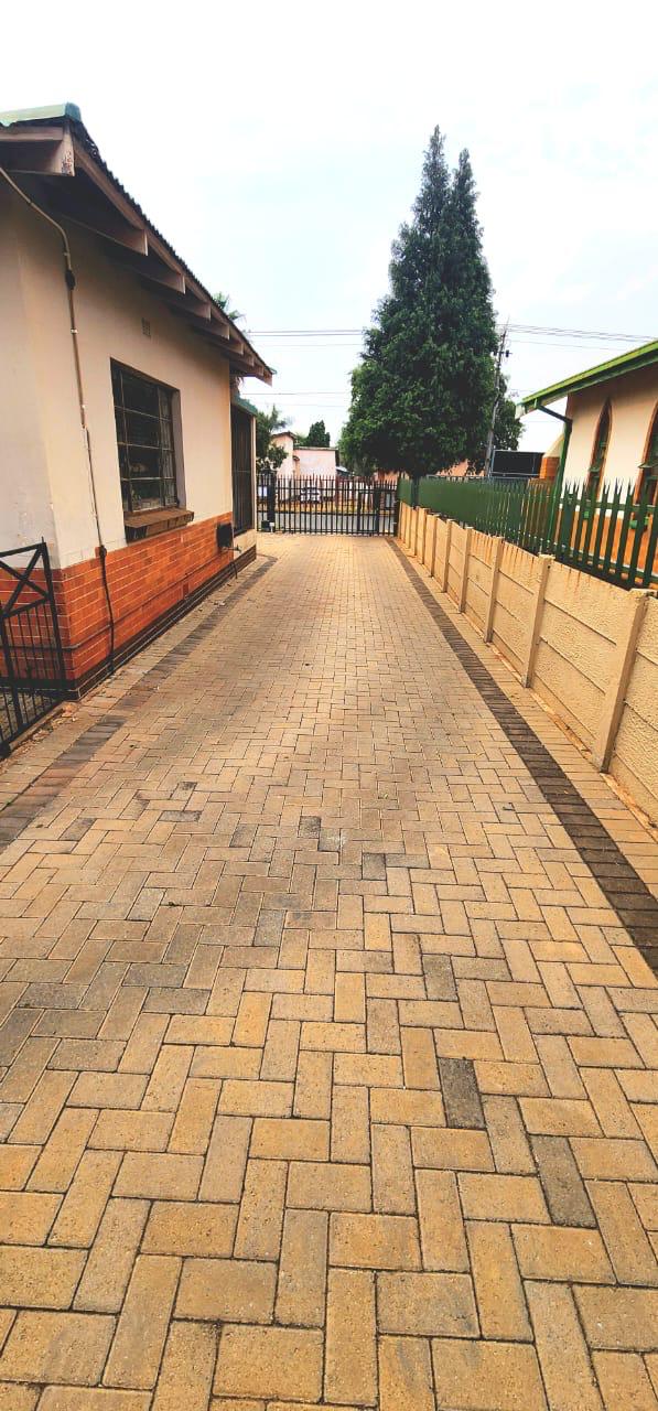 To Let 3 Bedroom Property for Rent in Randgate Gauteng