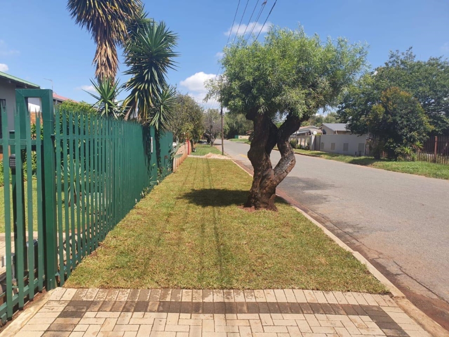 To Let 3 Bedroom Property for Rent in Randgate Gauteng