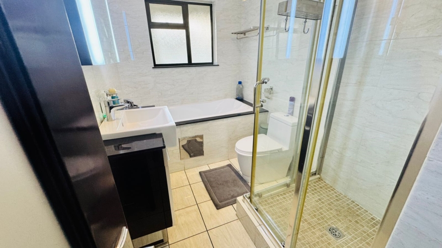 To Let 2 Bedroom Property for Rent in Fourways Gauteng