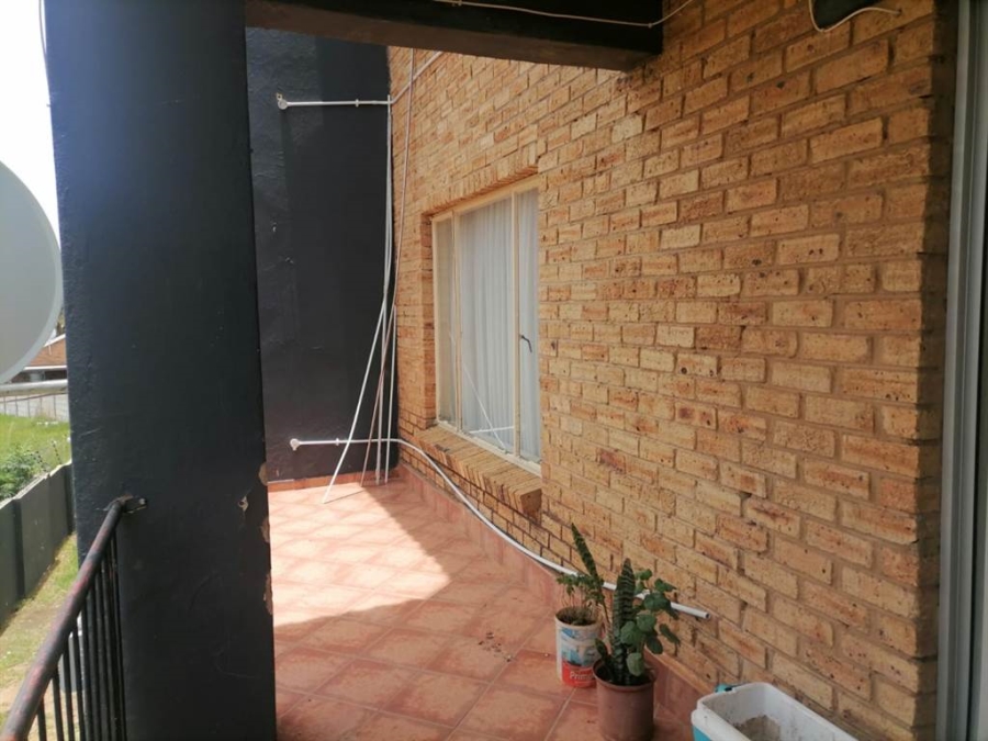 2 Bedroom Property for Sale in Greenhills Gauteng