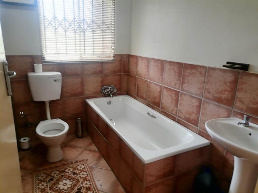 2 Bedroom Property for Sale in Greenhills Gauteng