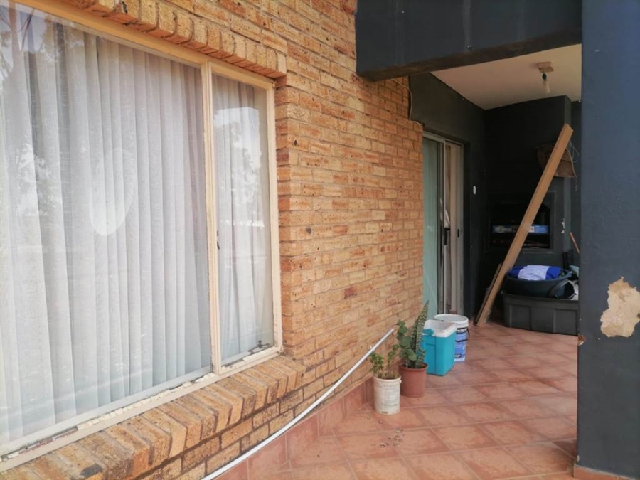 2 Bedroom Property for Sale in Greenhills Gauteng