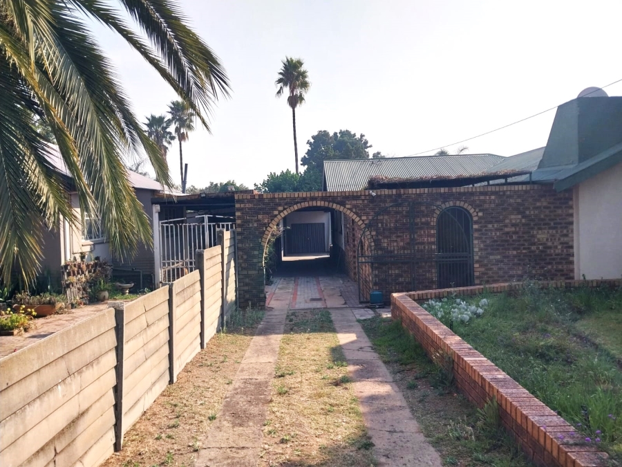 4 Bedroom Property for Sale in Pretoria Gardens Gauteng