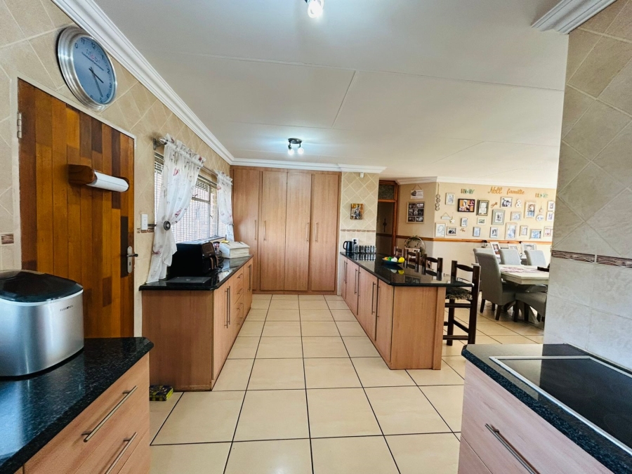 4 Bedroom Property for Sale in Strubenvale Gauteng