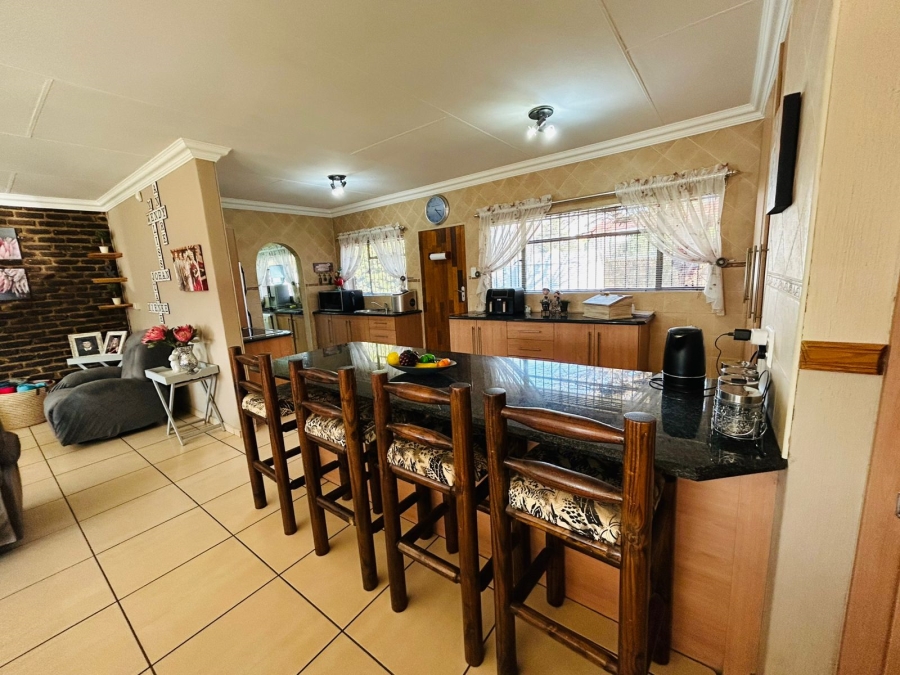 4 Bedroom Property for Sale in Strubenvale Gauteng