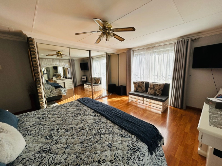4 Bedroom Property for Sale in Strubenvale Gauteng