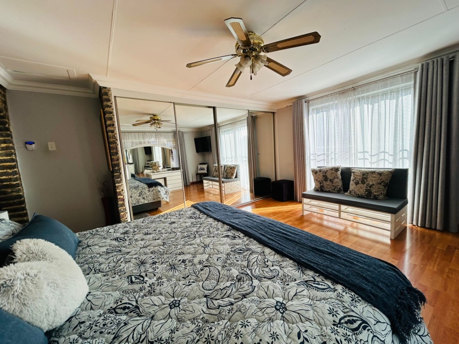 4 Bedroom Property for Sale in Strubenvale Gauteng