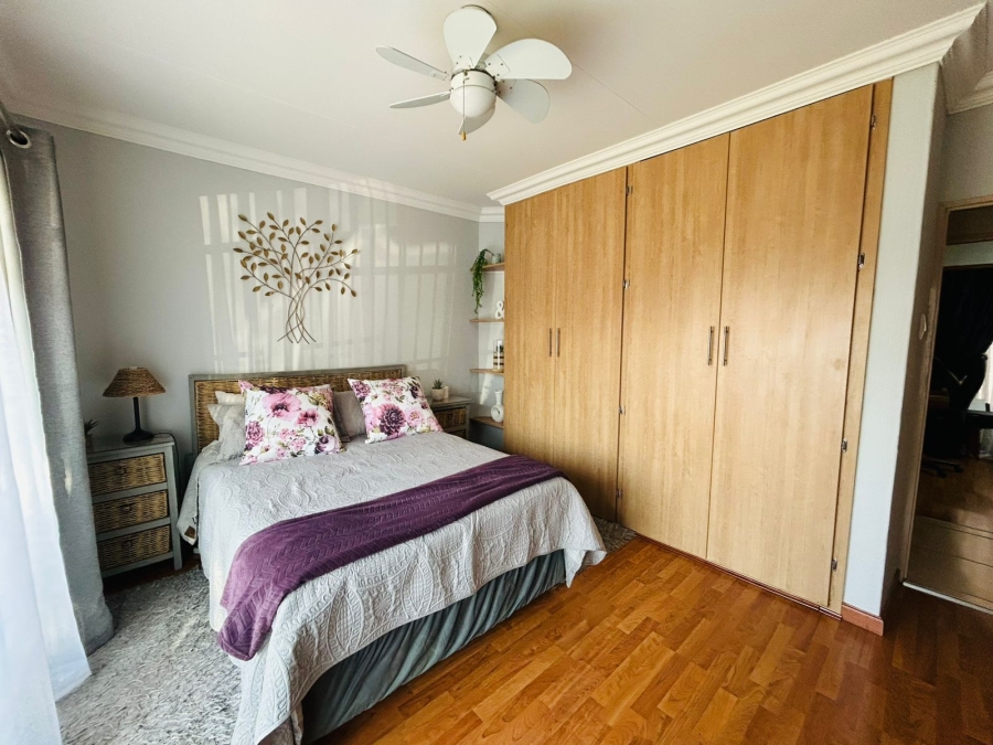 4 Bedroom Property for Sale in Strubenvale Gauteng