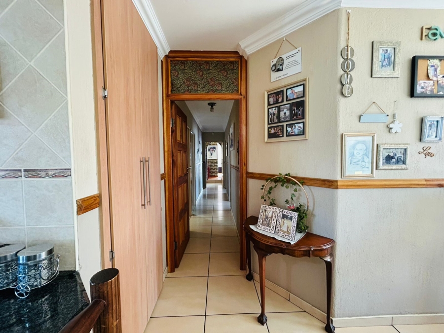 4 Bedroom Property for Sale in Strubenvale Gauteng