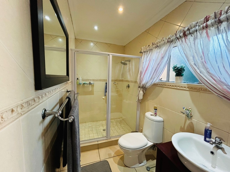 4 Bedroom Property for Sale in Strubenvale Gauteng