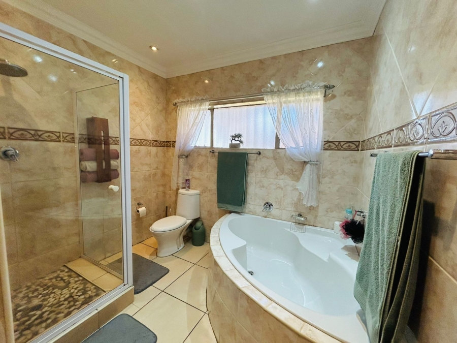 4 Bedroom Property for Sale in Strubenvale Gauteng