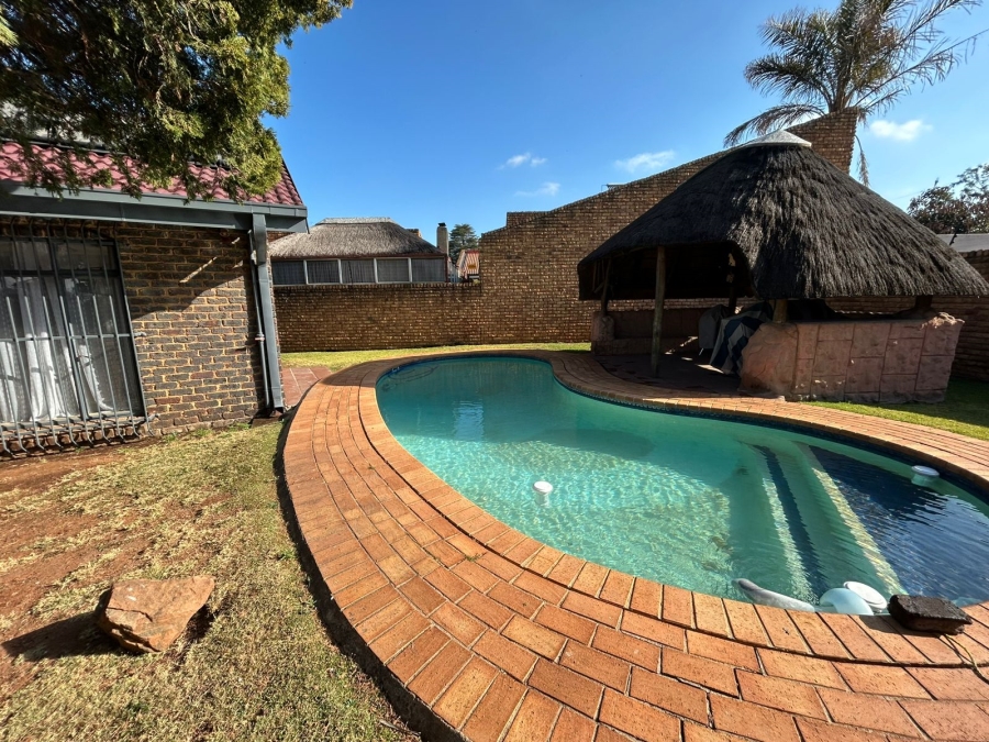 4 Bedroom Property for Sale in Strubenvale Gauteng
