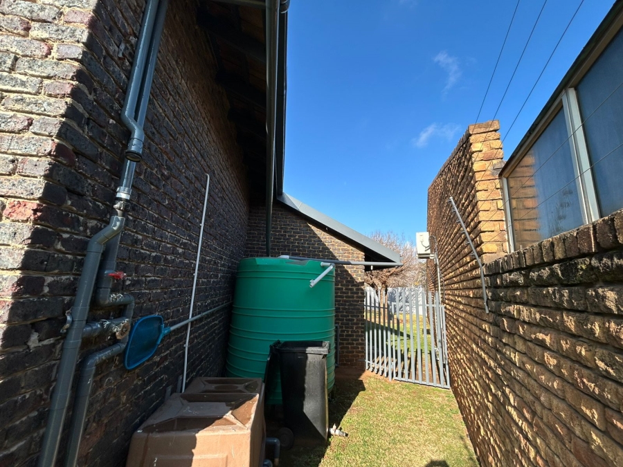 4 Bedroom Property for Sale in Strubenvale Gauteng
