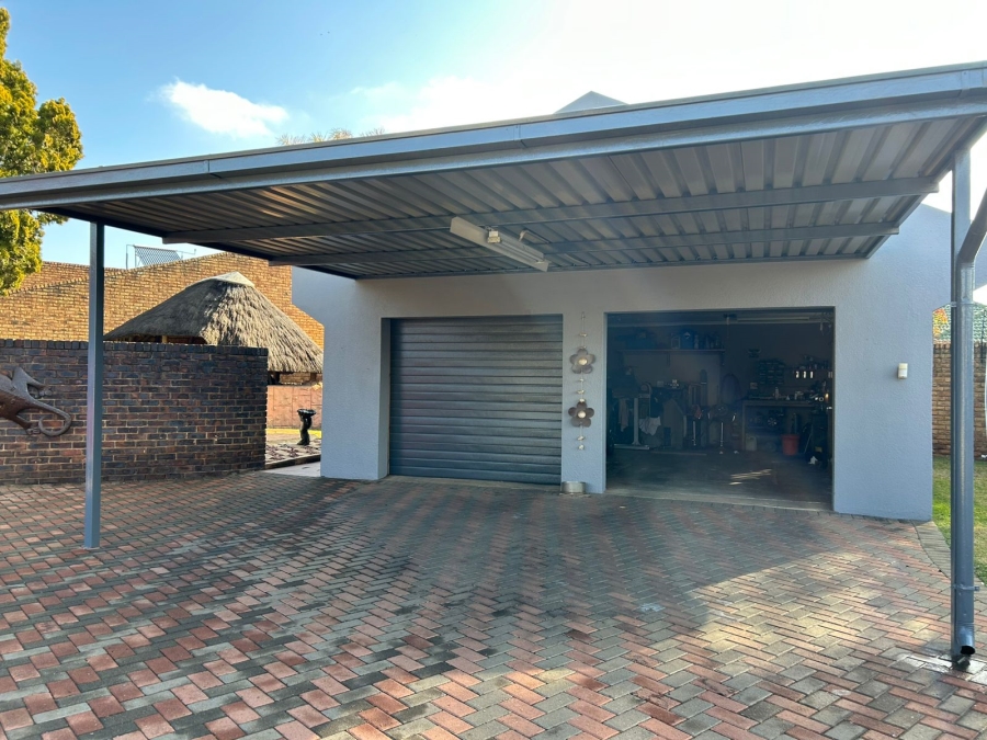 4 Bedroom Property for Sale in Strubenvale Gauteng
