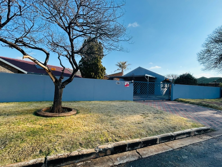 4 Bedroom Property for Sale in Strubenvale Gauteng