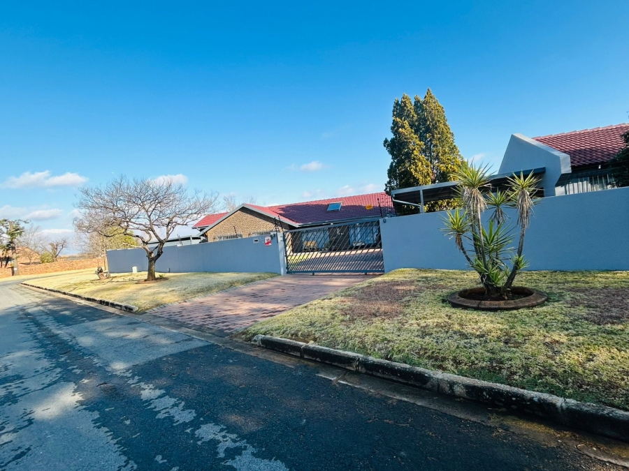 4 Bedroom Property for Sale in Strubenvale Gauteng