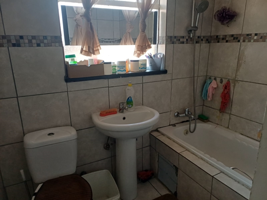 To Let 2 Bedroom Property for Rent in Sunnyridge Gauteng