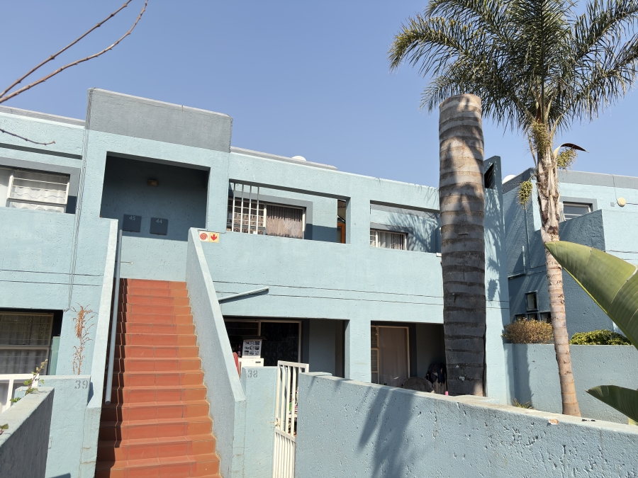 2 Bedroom Property for Sale in Weltevreden Park Gauteng