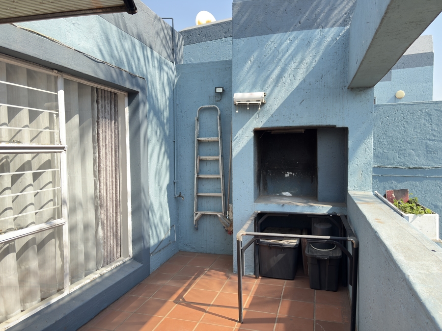 2 Bedroom Property for Sale in Weltevreden Park Gauteng