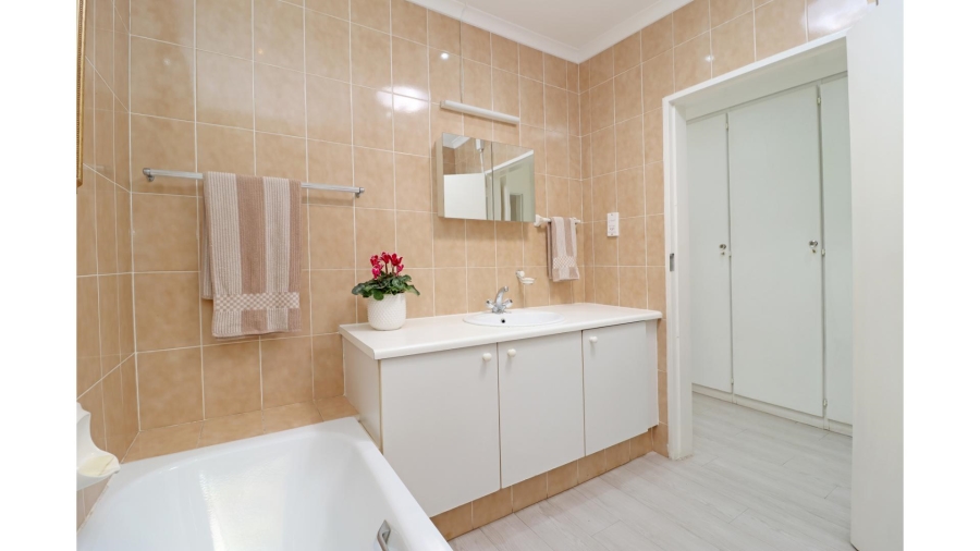 2 Bedroom Property for Sale in Magaliessig Gauteng