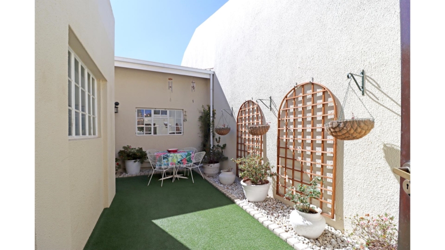 2 Bedroom Property for Sale in Magaliessig Gauteng