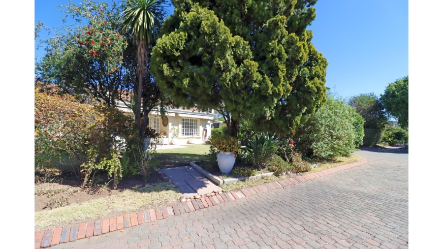 2 Bedroom Property for Sale in Magaliessig Gauteng