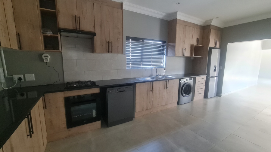 To Let 2 Bedroom Property for Rent in Weltevreden Park Gauteng