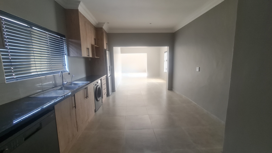 To Let 2 Bedroom Property for Rent in Weltevreden Park Gauteng