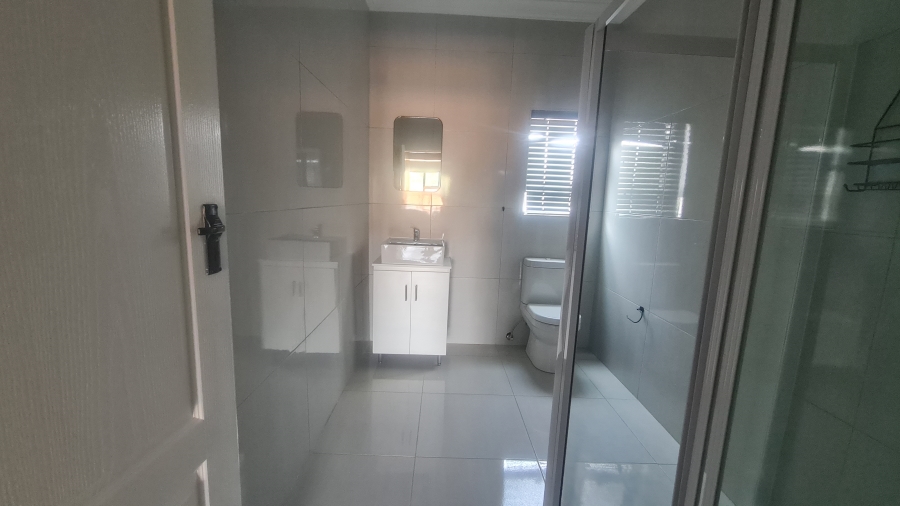 To Let 2 Bedroom Property for Rent in Weltevreden Park Gauteng