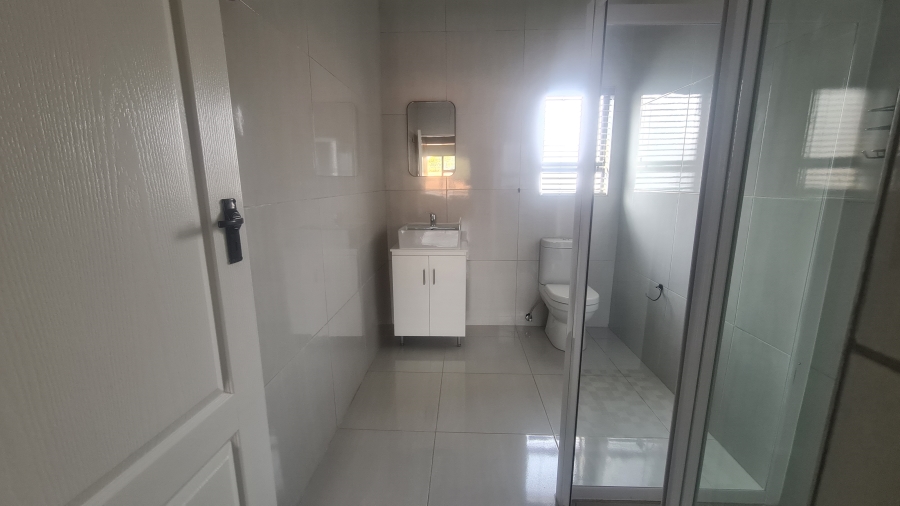 To Let 2 Bedroom Property for Rent in Weltevreden Park Gauteng