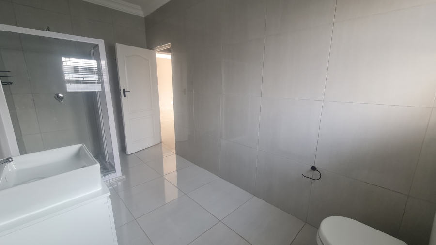 To Let 2 Bedroom Property for Rent in Weltevreden Park Gauteng