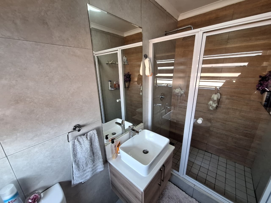 3 Bedroom Property for Sale in Longlake Gauteng