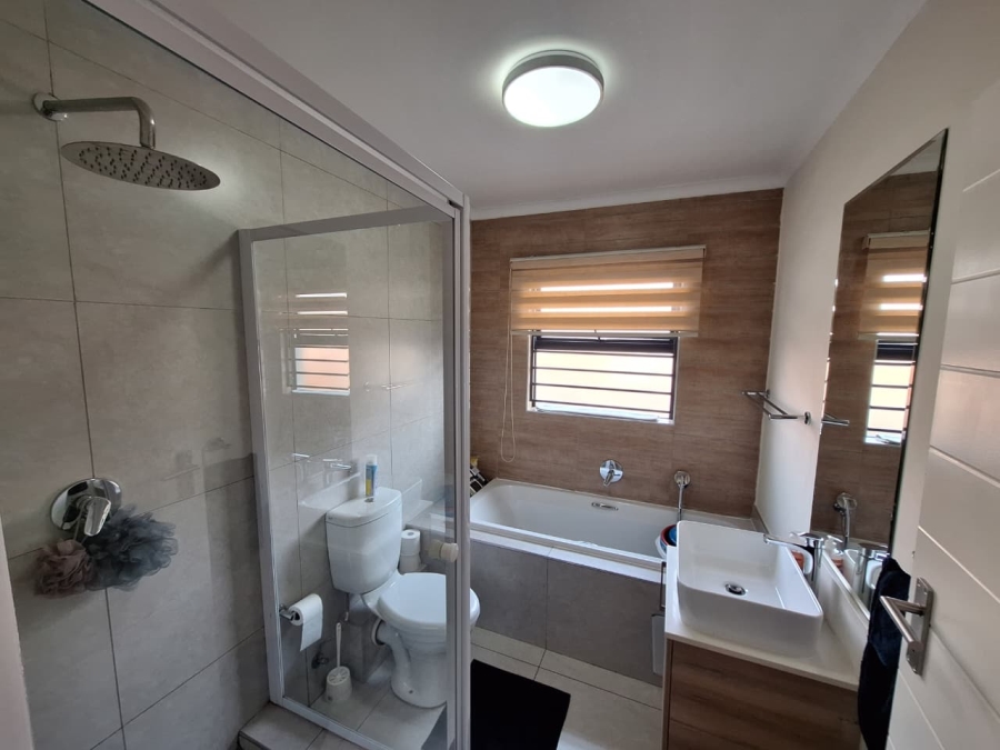 3 Bedroom Property for Sale in Longlake Gauteng