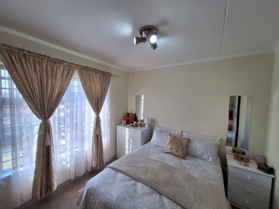 3 Bedroom Property for Sale in Longlake Gauteng