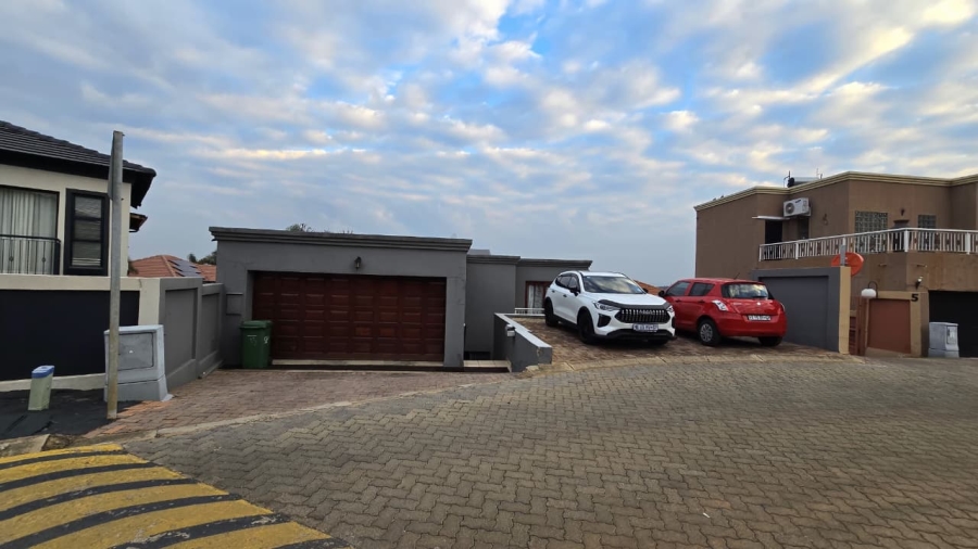 3 Bedroom Property for Sale in Bassonia Gauteng