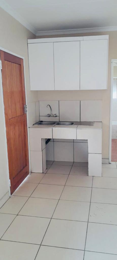 To Let 1 Bedroom Property for Rent in Lindhaven Gauteng