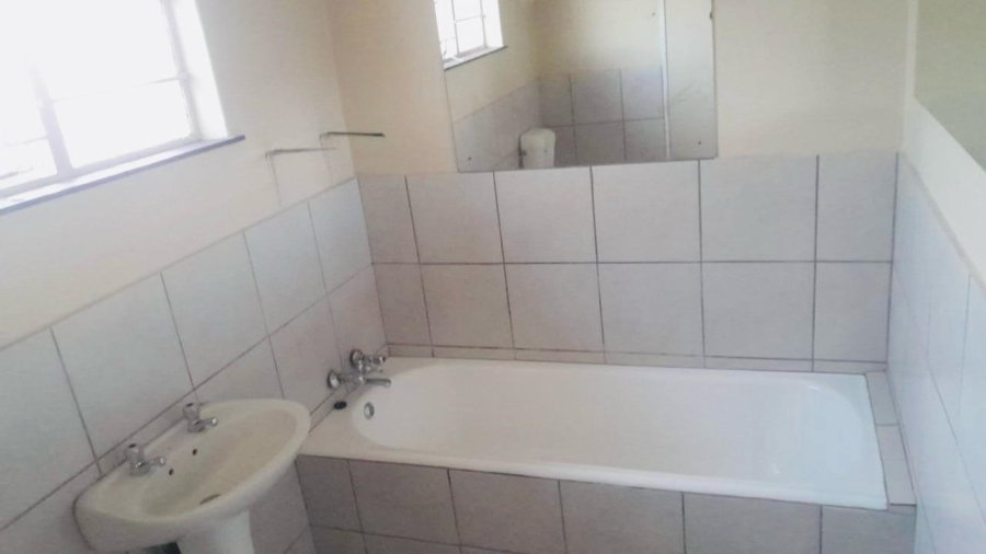 To Let 1 Bedroom Property for Rent in Lindhaven Gauteng