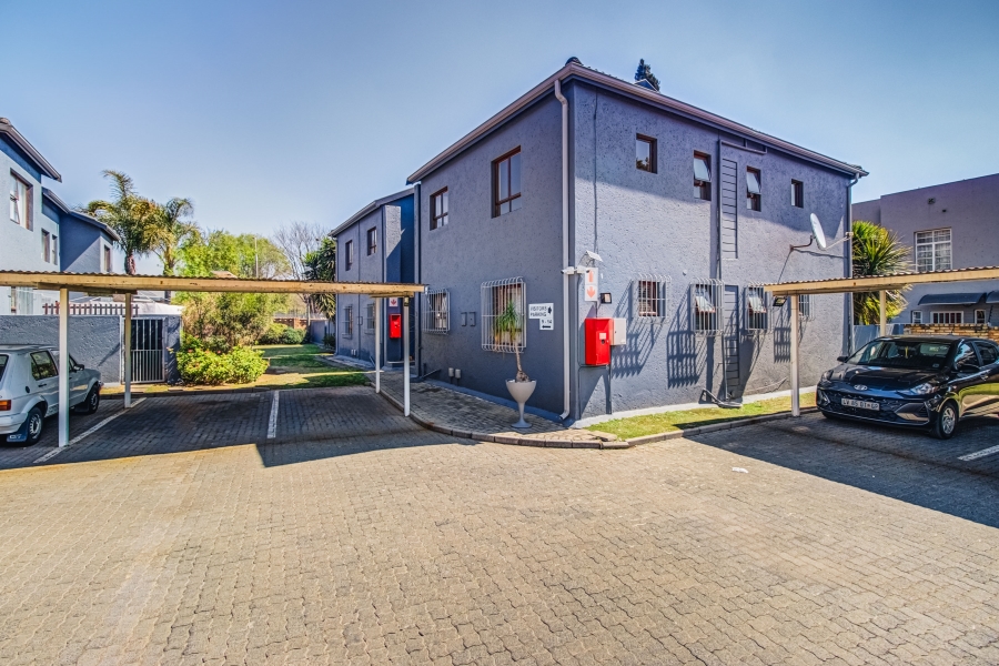 2 Bedroom Property for Sale in Glen Marais Gauteng